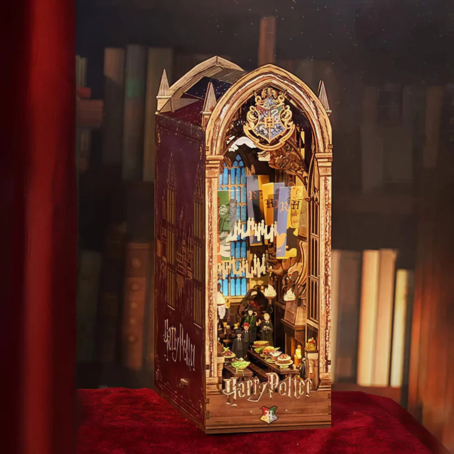 Hogwarts Auditorium – DIY Book Nook Shelf Insert detail