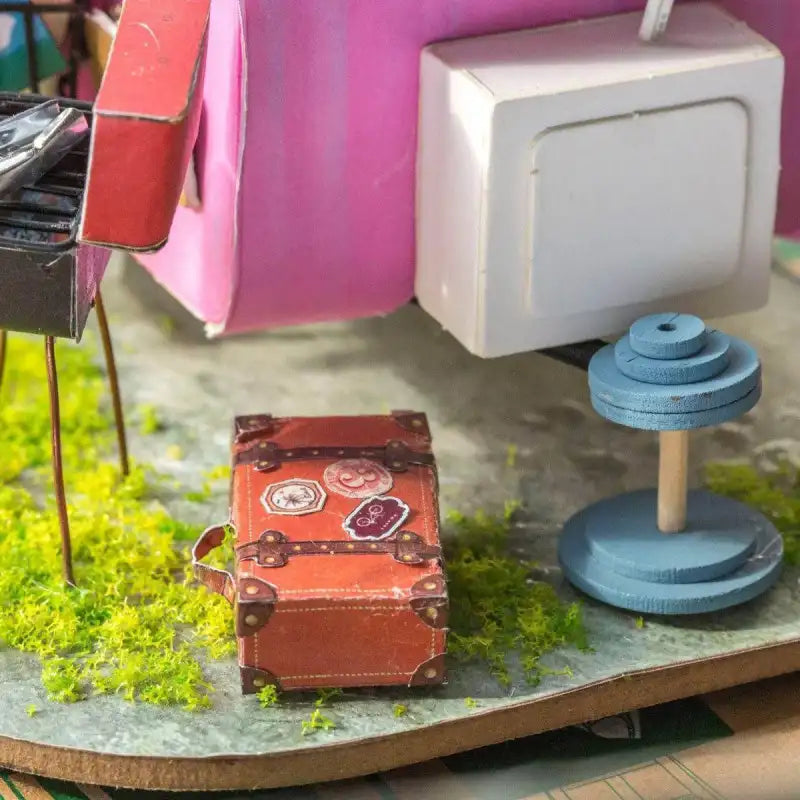 Miniature House Jane's Caravan