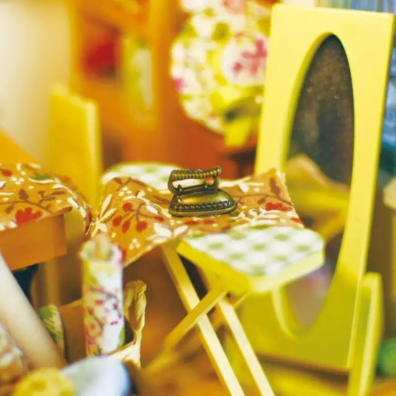 Miniature House Lisa's Tailor Room